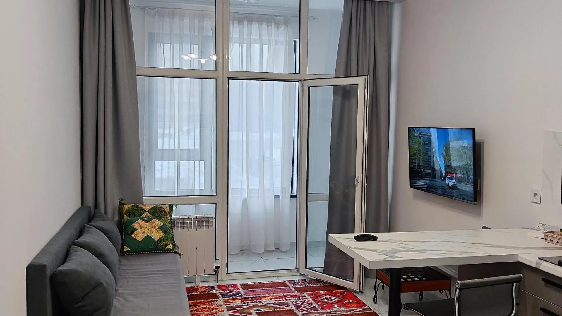 Apartment Near The Kazakhstan Hotel In Almaty